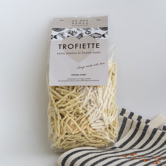 Portofino Gift Box: 2 Trofiette, 2 Croxetti, 2 Lasagne, 2 Trenette, 4 Pesto 180g, 2 Pesto 90g, 1 Walnut Sauce 170g, 1 Walnut Sauce 80g
